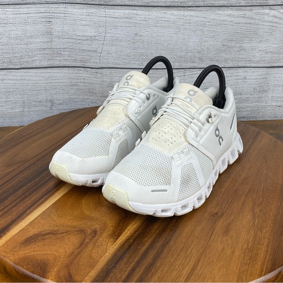 ON Running Cloud 5 White Slip On Lifestyle Shoes Women’s Sneaker Size 7.5 - Picture 2 of 12